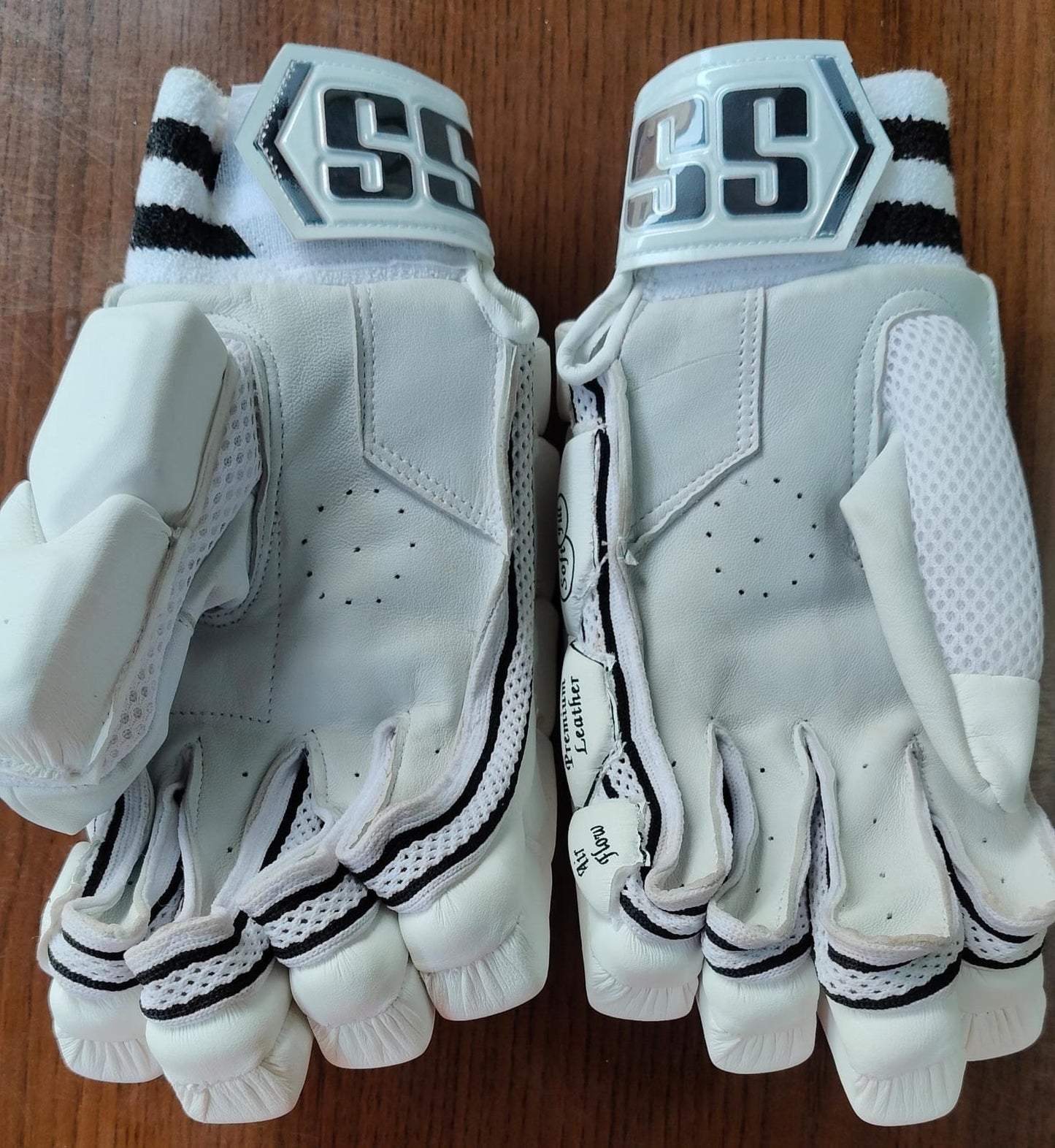 SS Gladiator White Cricket Batting Gloves
